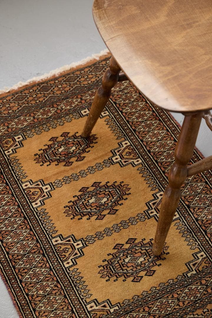 ヴィンテージラグ　トライバルラグ　パキスタン産（93×60cm）アース　黃　茶