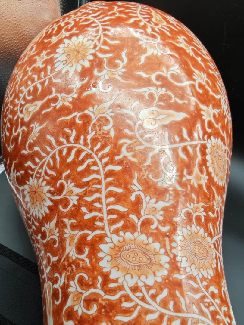 大清乾隆時代　珊瑚紅釉唐草花紋大瓶　　染付二重丸銘(B-18)