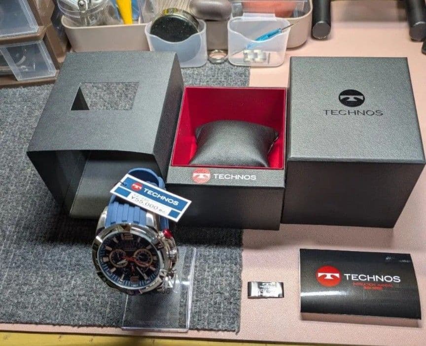 保管品未使用新品！！テクノス、クロノグラフ付属品完備！！