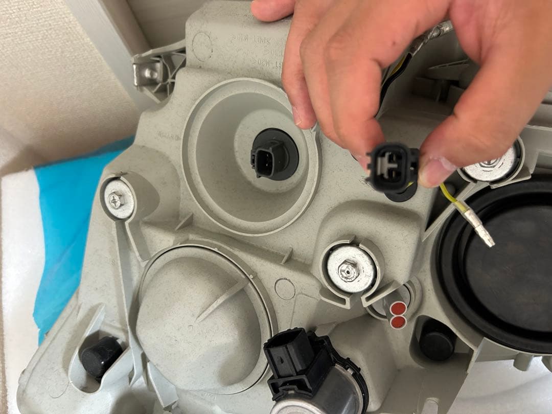 18クラウン ヘッドライト 3眼 レクサス風