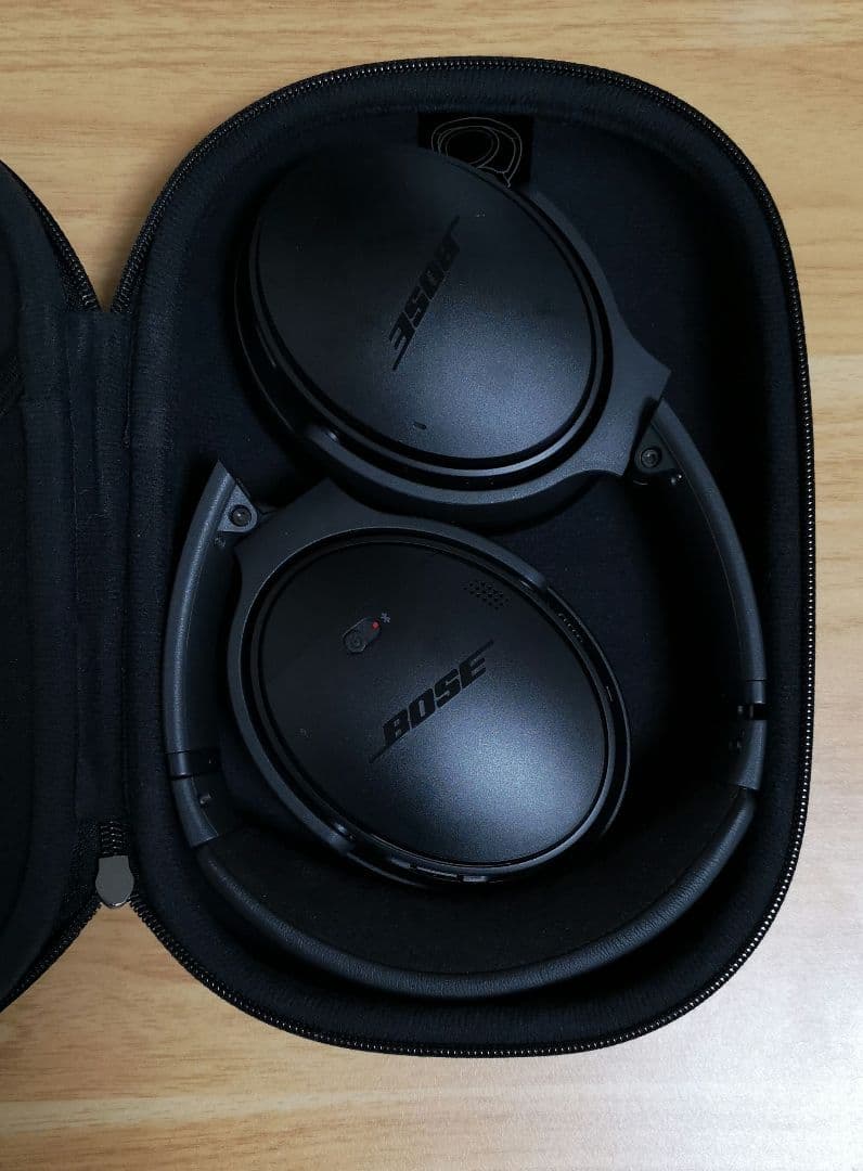 BOSE QuietComfort 35 wireless headphone…
