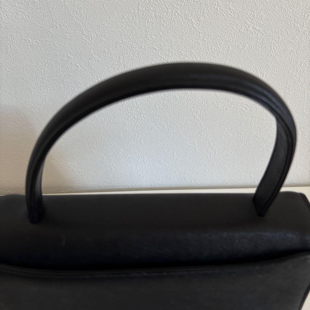 GIVENCHY 黒 レザーハンドバッグ