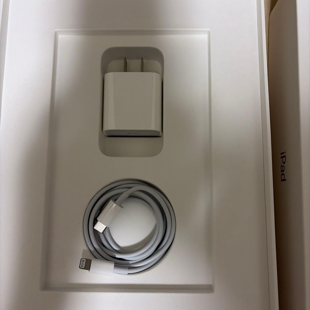 iPad第9世代64GBWi-Fiモデル、純正充電器付き