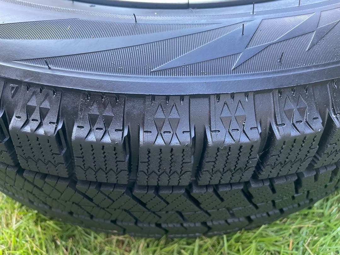 走行距離少★美品スタッドレス タイヤ & ホイール4本