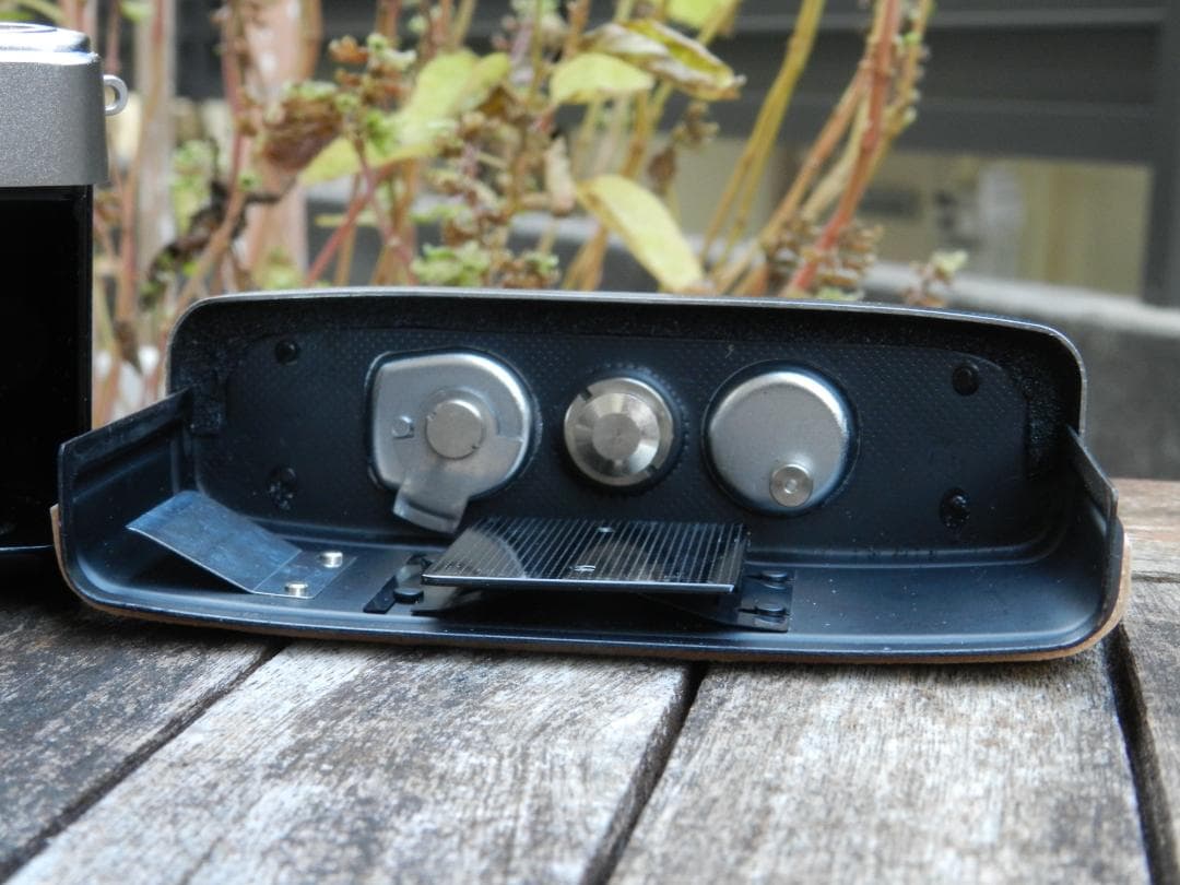 本革　ベージュ　OLYMPUS-PEN EE-S ハーフフレームフィルムカメラ