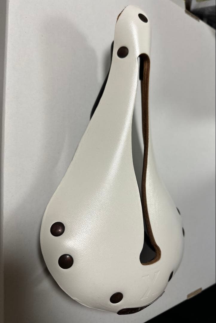 セラアナトミカ X1 WaterShed（ウォーターシェッド） サドル