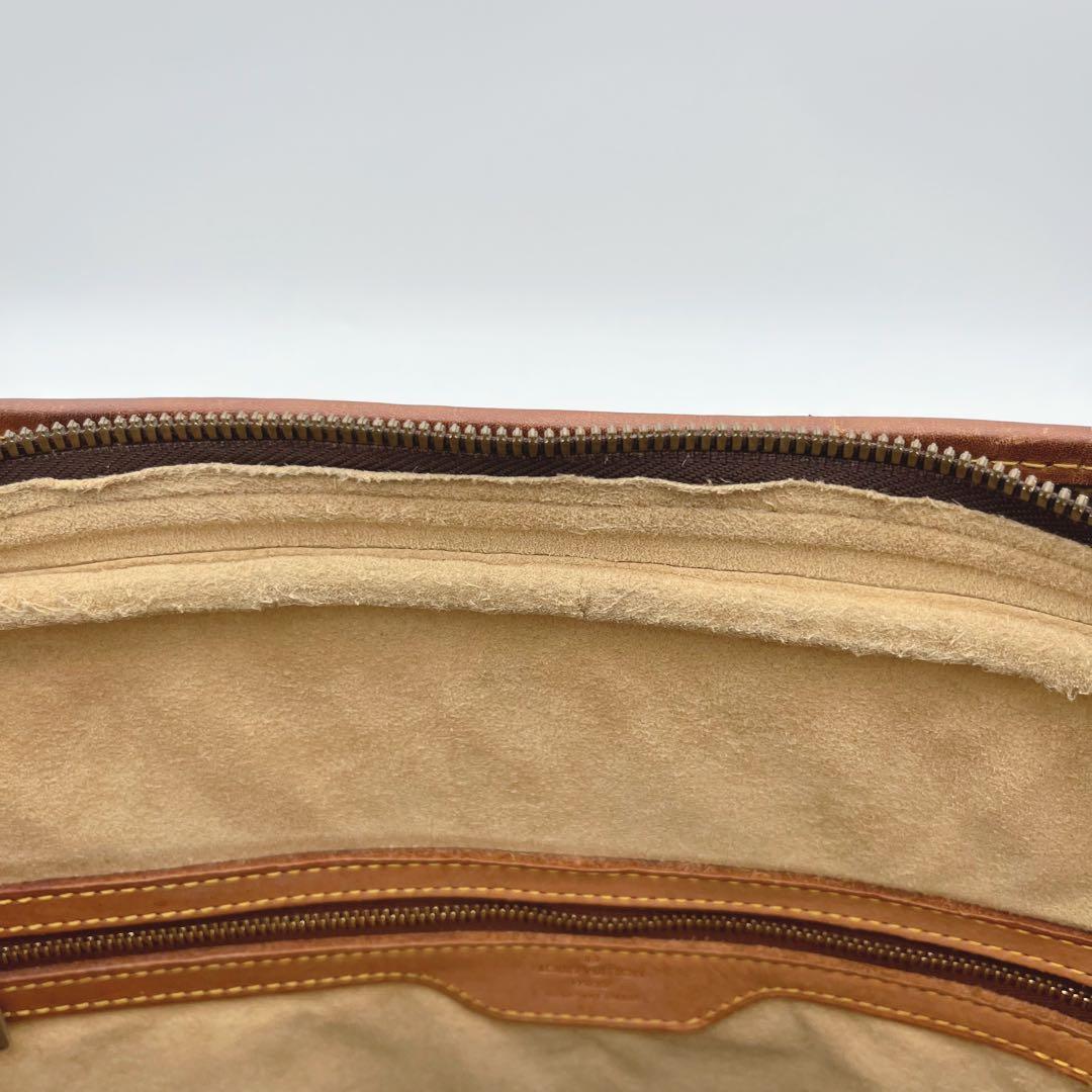 ルイヴィトン リヴォリ ビジネスバッグ モノグラム カデナ