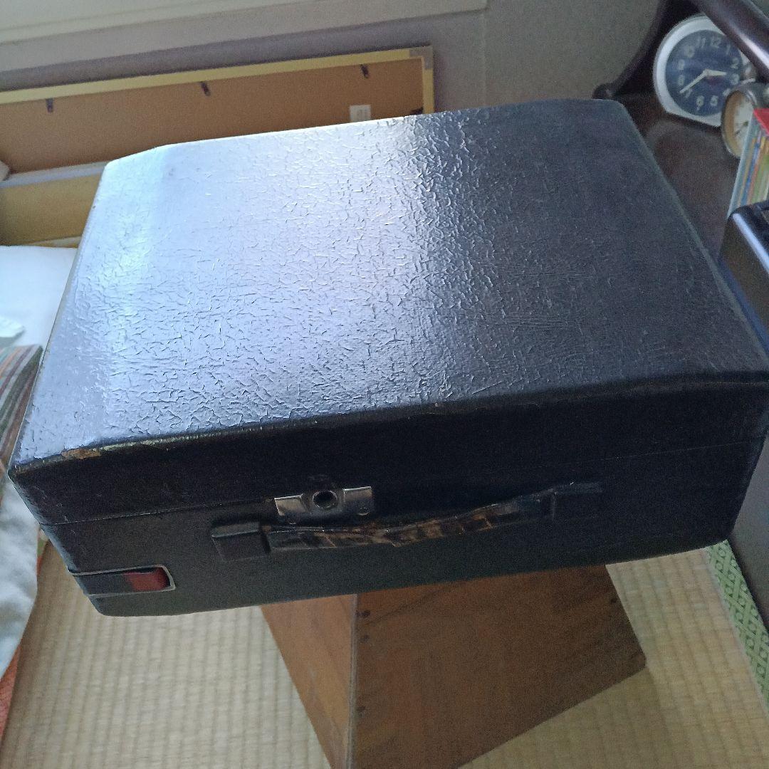 レトロなコロンビアの卓上蓄音機です。