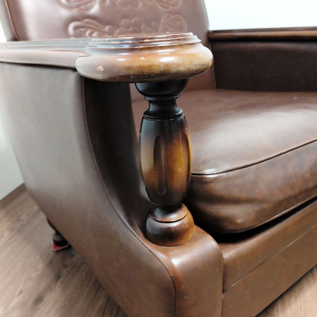 カリモク 1人掛けソファ 本革風 彫刻アーム ヴィンテージ