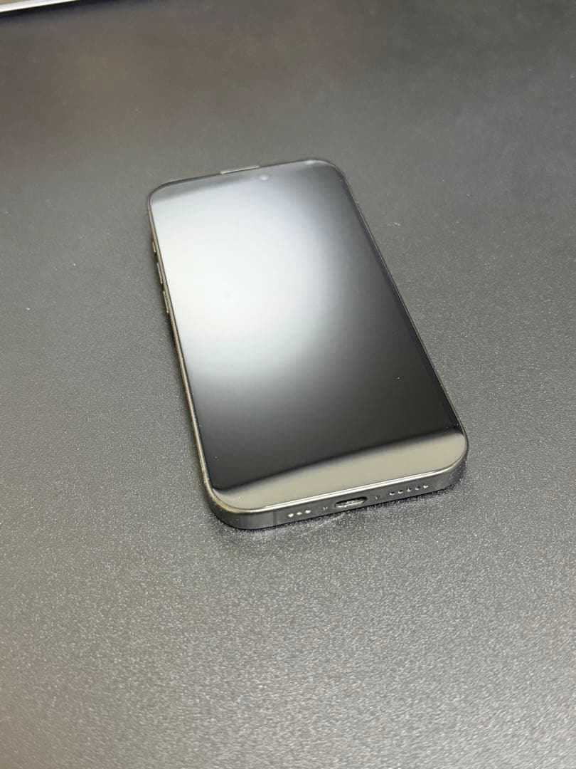 【美品】iPhone 15 Pro 256GB ブラックチタニウム SIMフリー