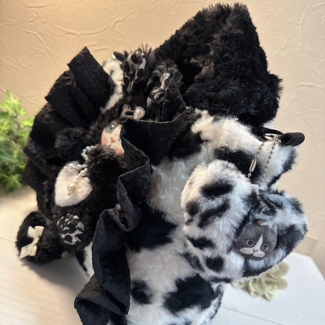 あ*き様 コヤンイサムチョン♡ミルクちゃんのモノトーンカラー！ファーフリルトート