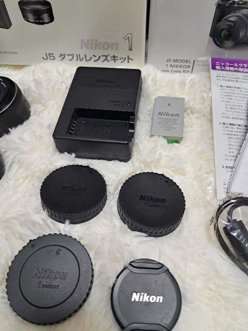 ★極美品★Nikon 1 J5 ダブルレンズキット★希少ブラック★J5WLKBK