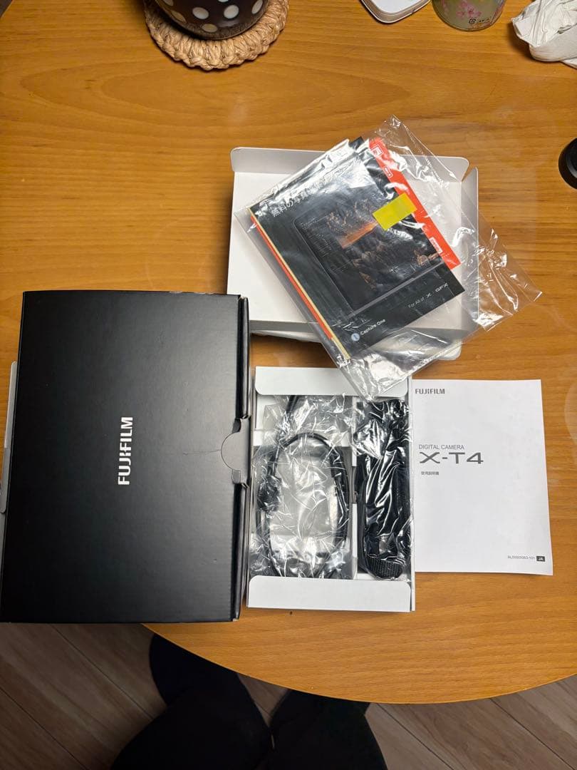 ア*イ様 Fujifilm X-T4 シルバー 付属品完備　ミラーレス一眼 本体