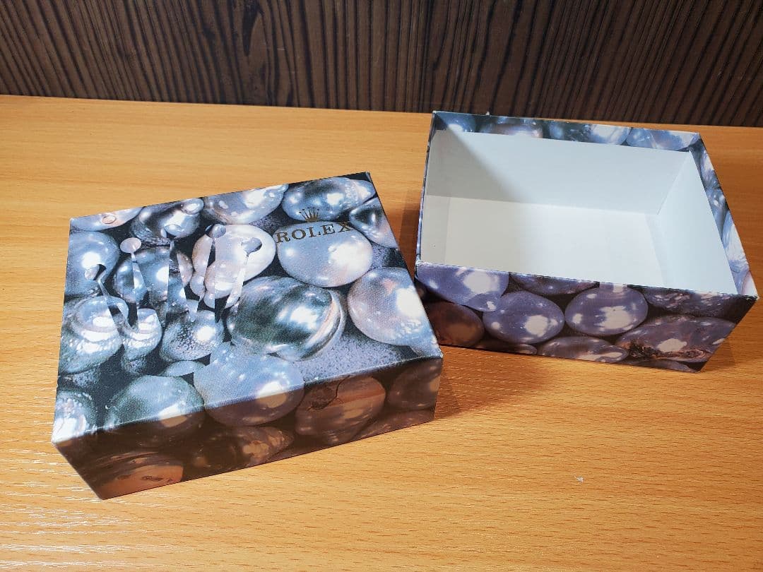 ロレックス　赤　ケース