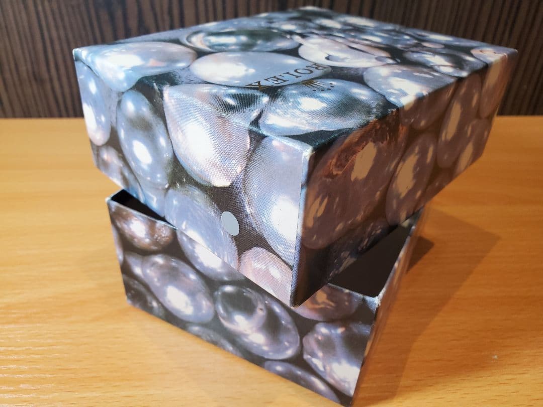 ロレックス　赤　ケース