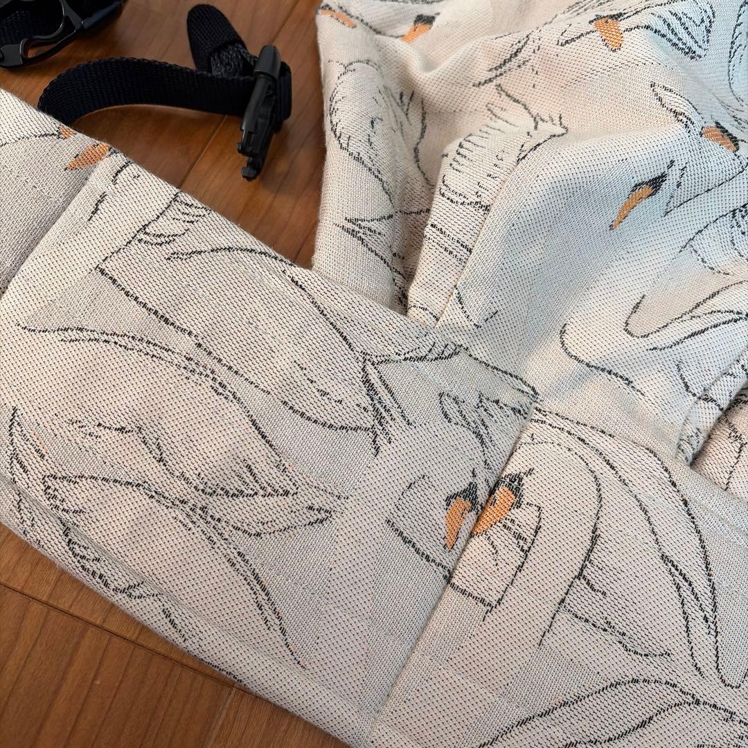 アーティポッペ　抱っこ紐　スワン