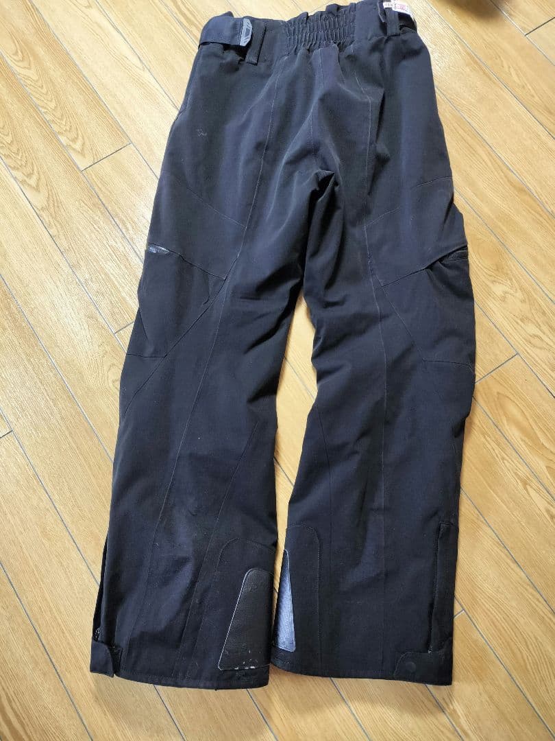 スキーウェア　上下セット　上Mサイズ　下Lサイズ