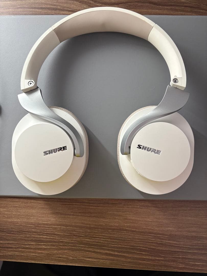 r*4様 Shureワイヤレスヘッドホン AONIC40　(白)