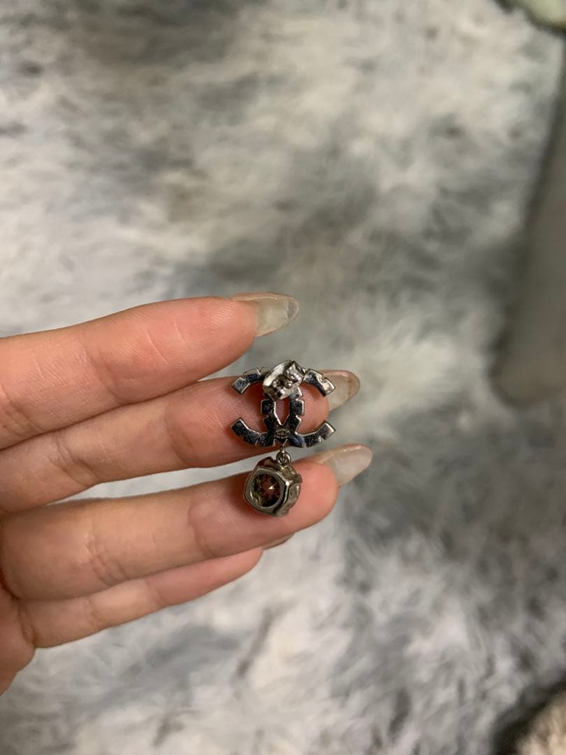 CHANEL CCロゴ ストーンピアス　片方