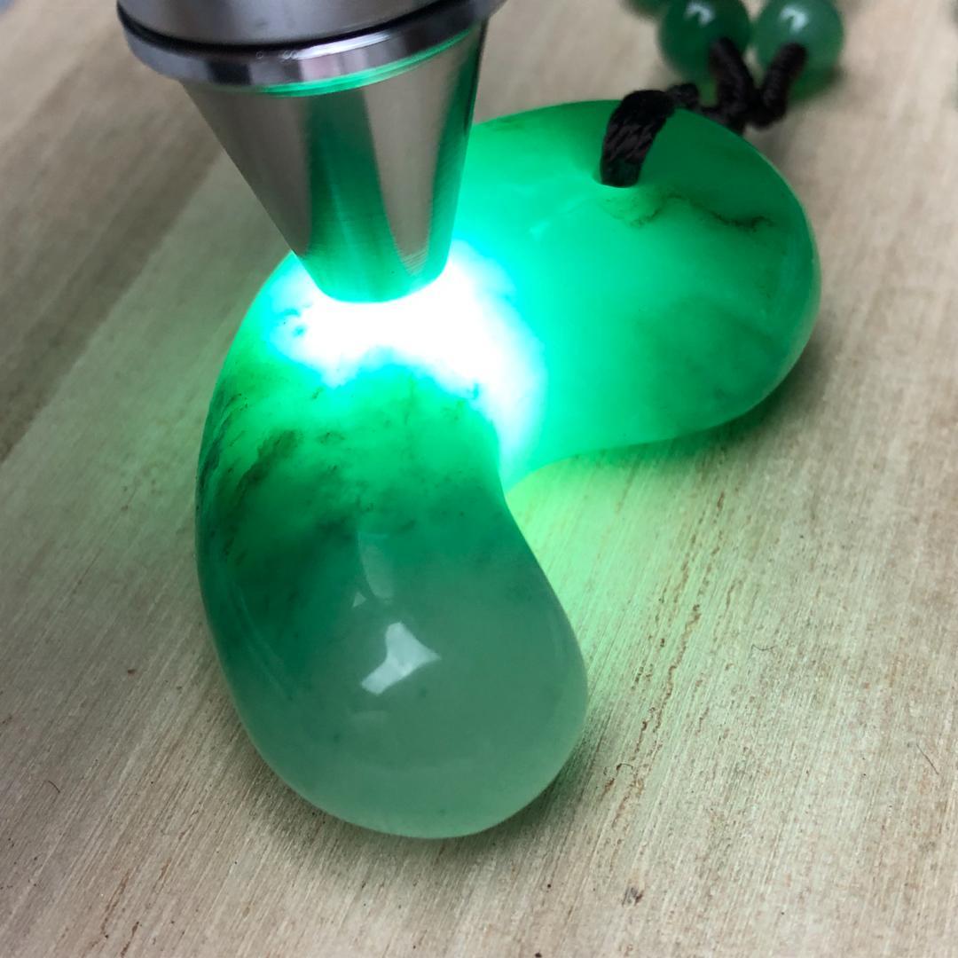 勾玉　ペンダント　硬玉 お守り　共箱