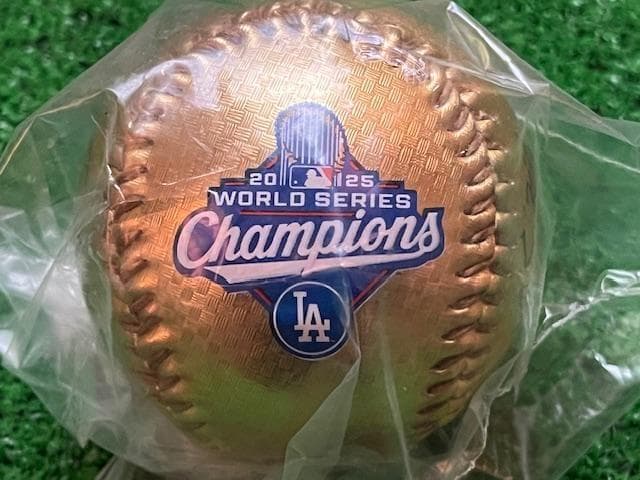 大谷翔平2025限定WSチャンピオン記念サイン入GOLDボールローリングス社製