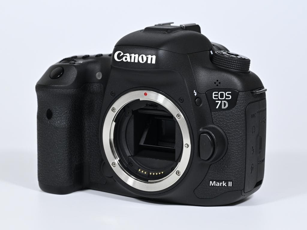 【超美品】キヤノン EOS 7D Mark II ボディ バッテリーグリップ付