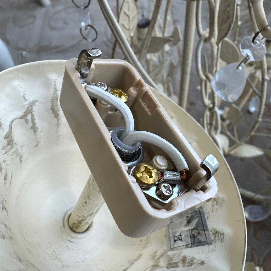 シャンデリア 6灯 ローラアシュレイ シャビー アンティーク 姫系 白家具