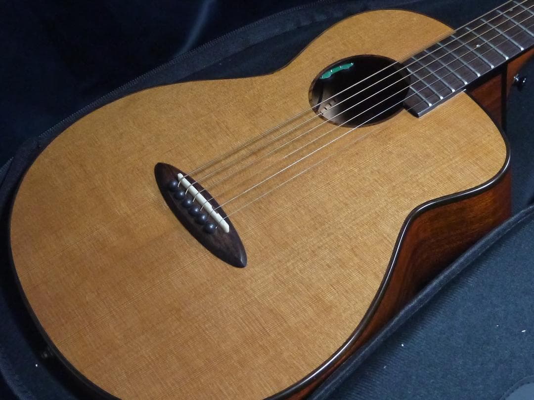 値下げです★極美品★anuenue 上位機種 ★MV114　PU・ケース付き