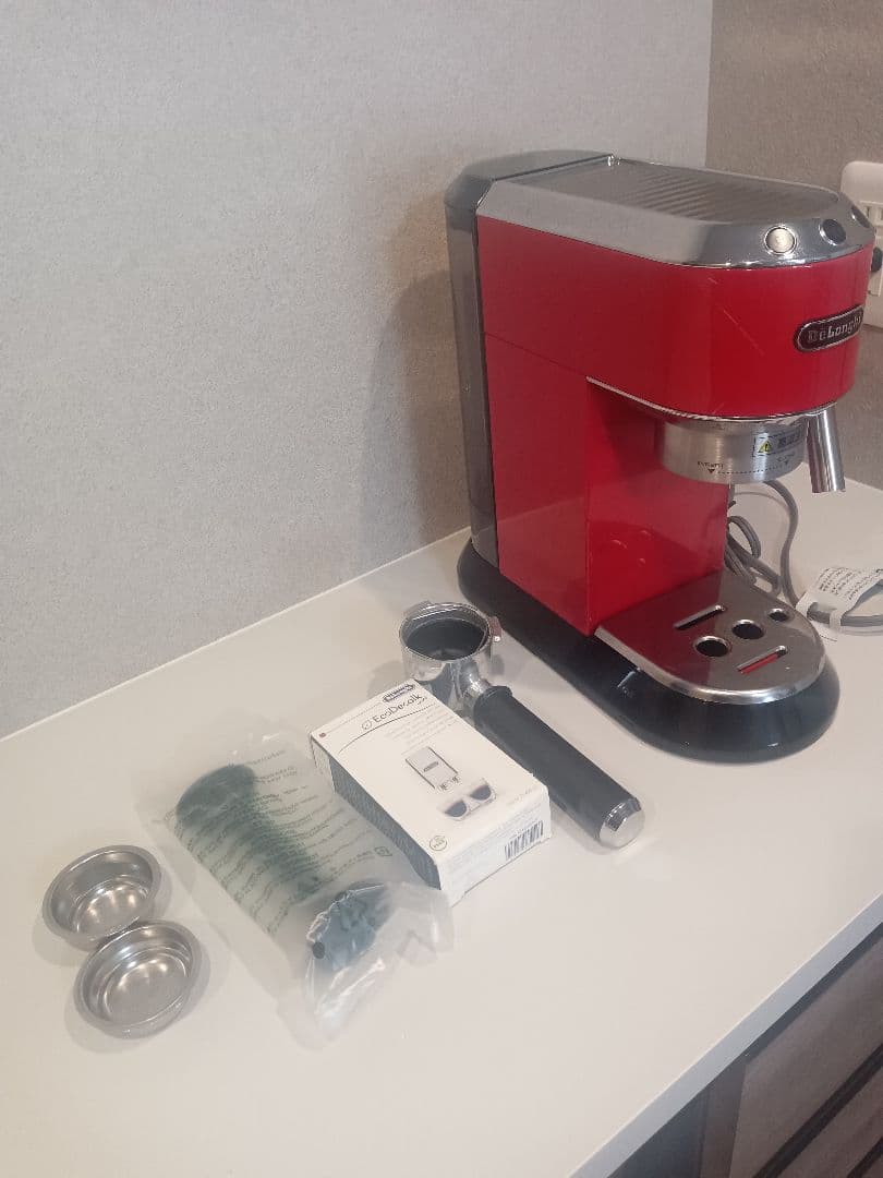 DeLonghi エスプレッソマシン レッド