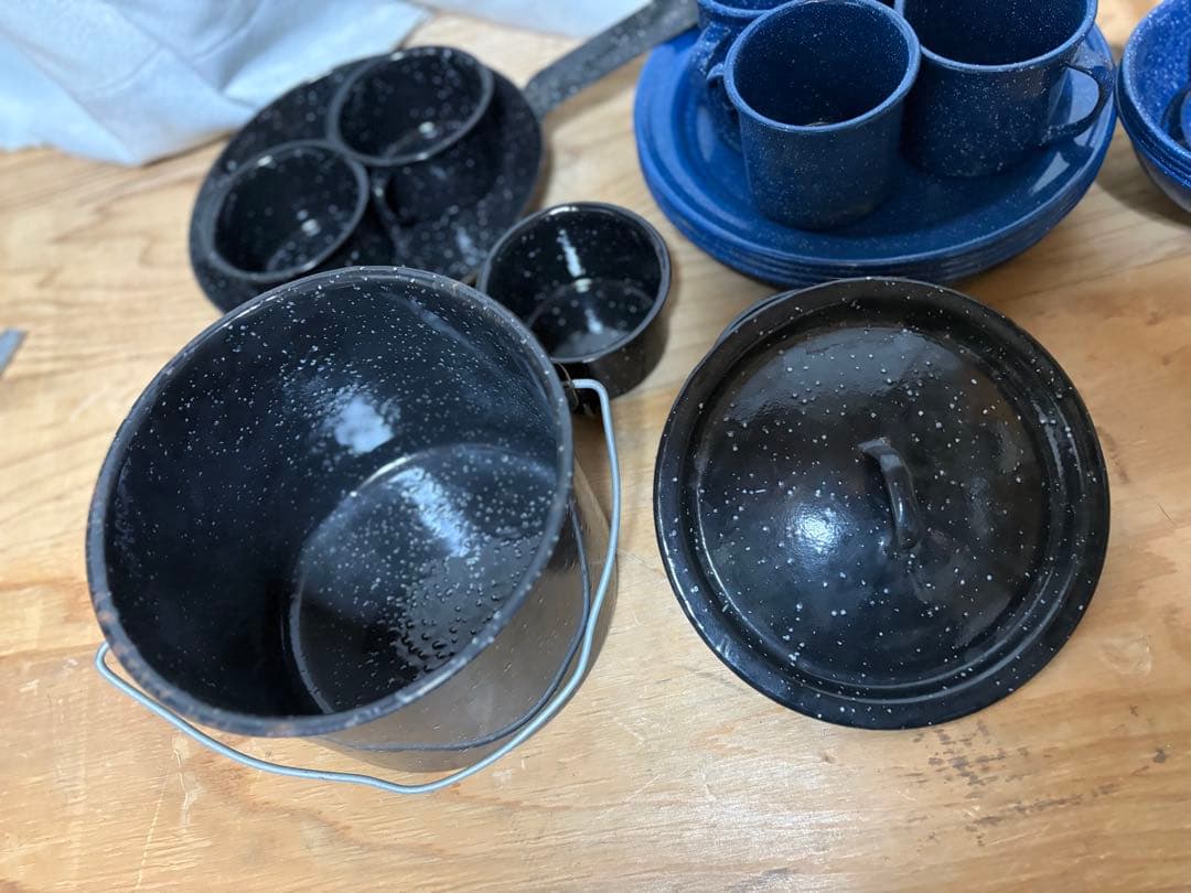 アウトドア食器セット 黒 青　琺瑯
