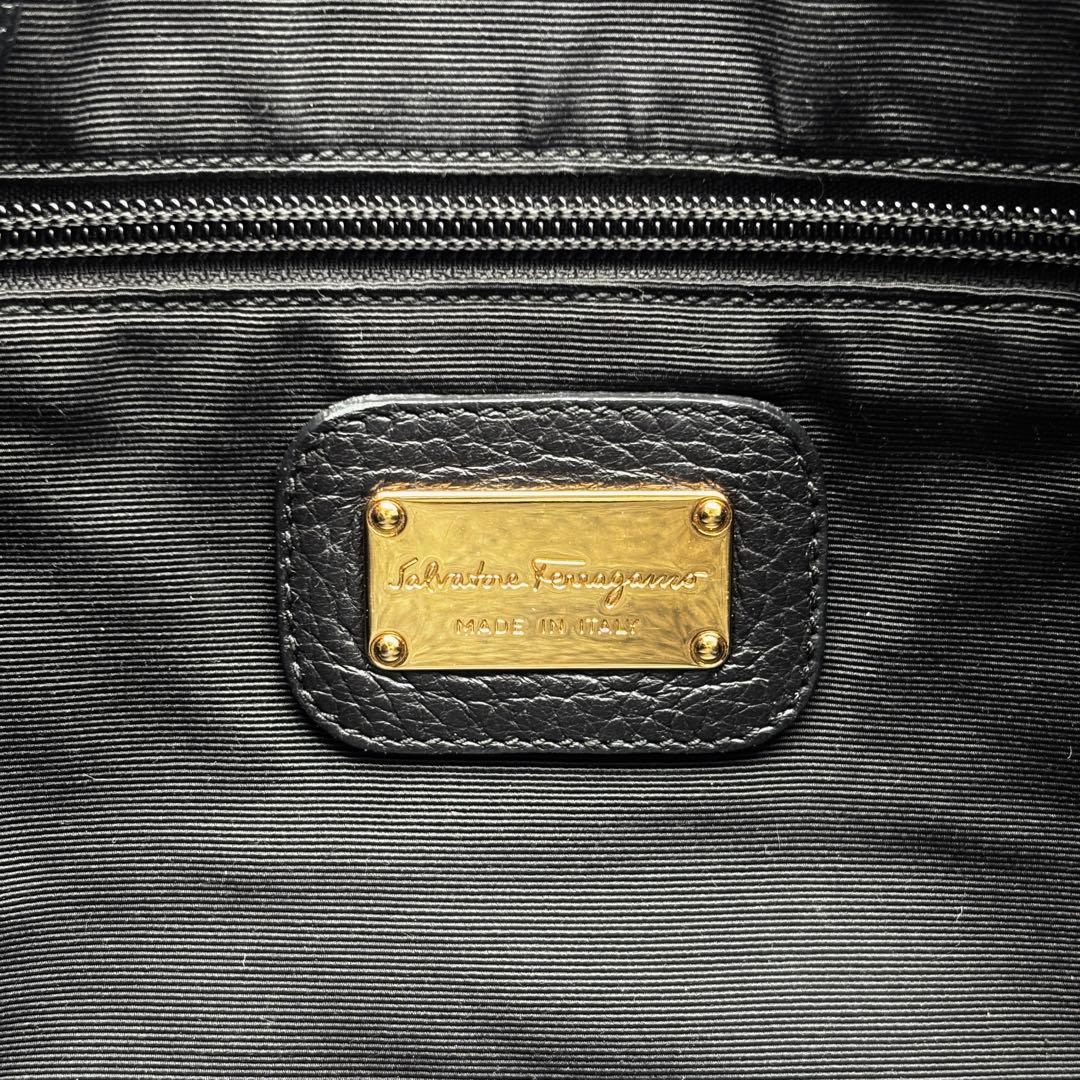 美品 サルヴァトーレフェラガモ ハンドバッグ レザー ガンチーニ レディース 黒