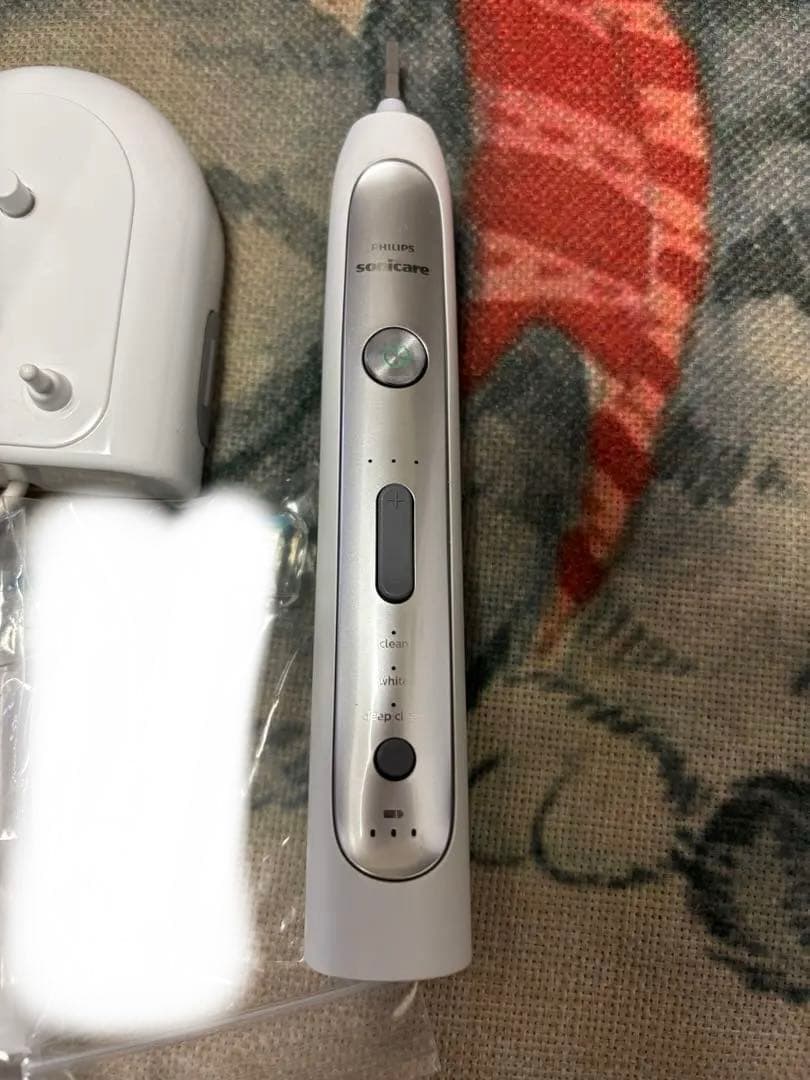PhilipsSonicare 電動歯ブラシ 本体　充電器　替ブラシ4本　ケース