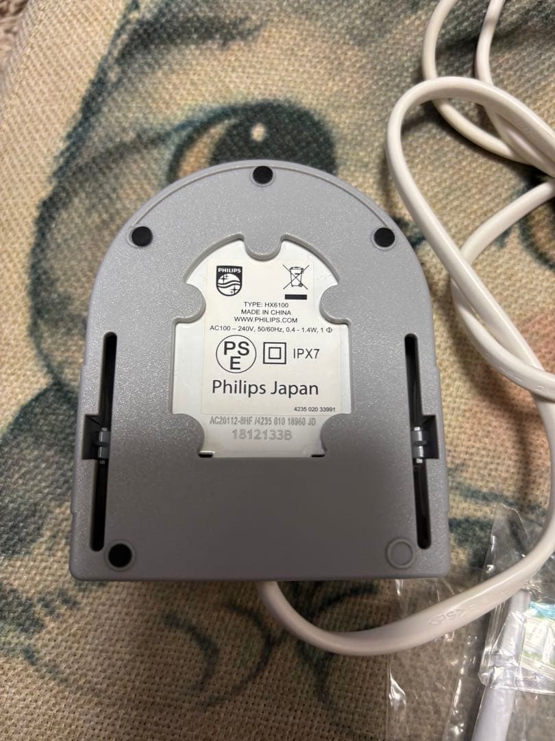 PhilipsSonicare 電動歯ブラシ 本体　充電器　替ブラシ4本　ケース