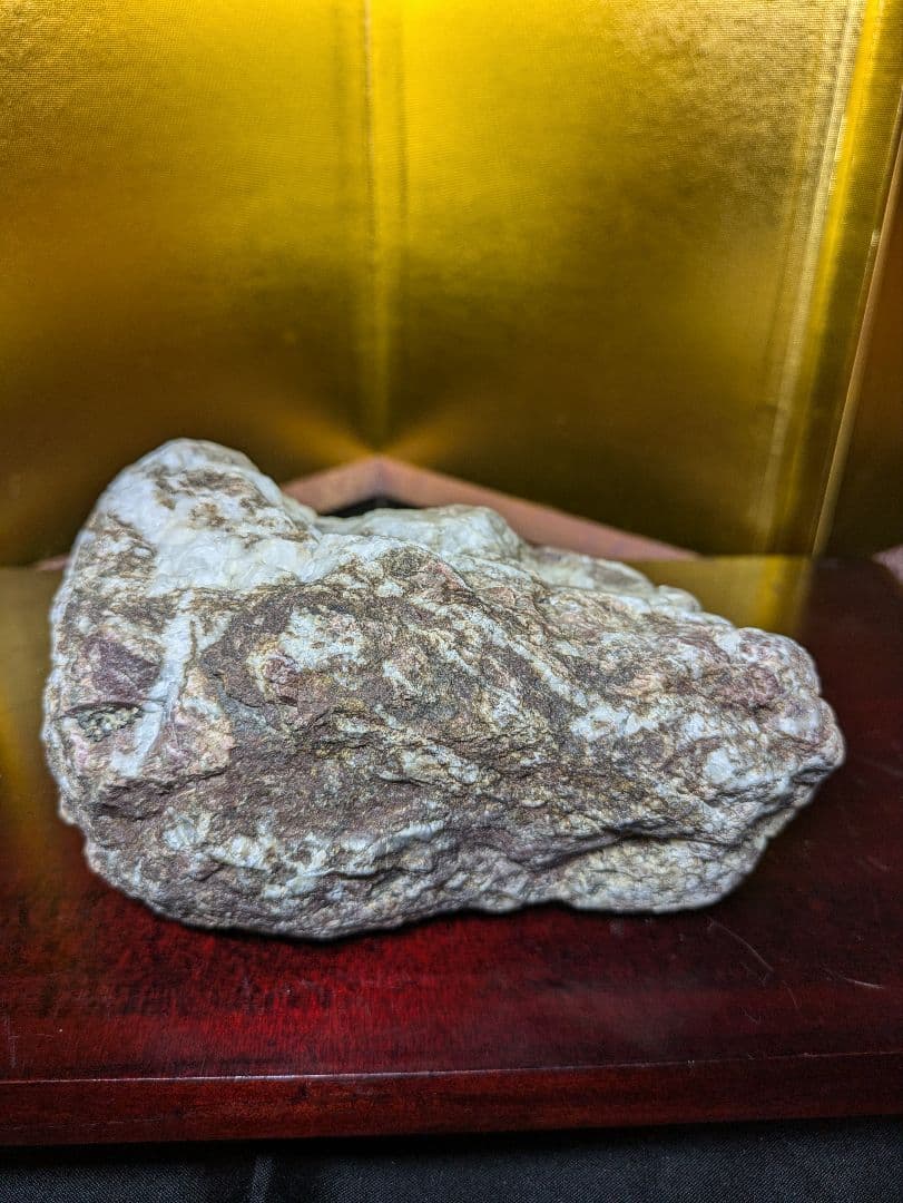 赤石 石英含有量多 1.36kg 原石 自立 未加工 鑑賞用 希少 レア品