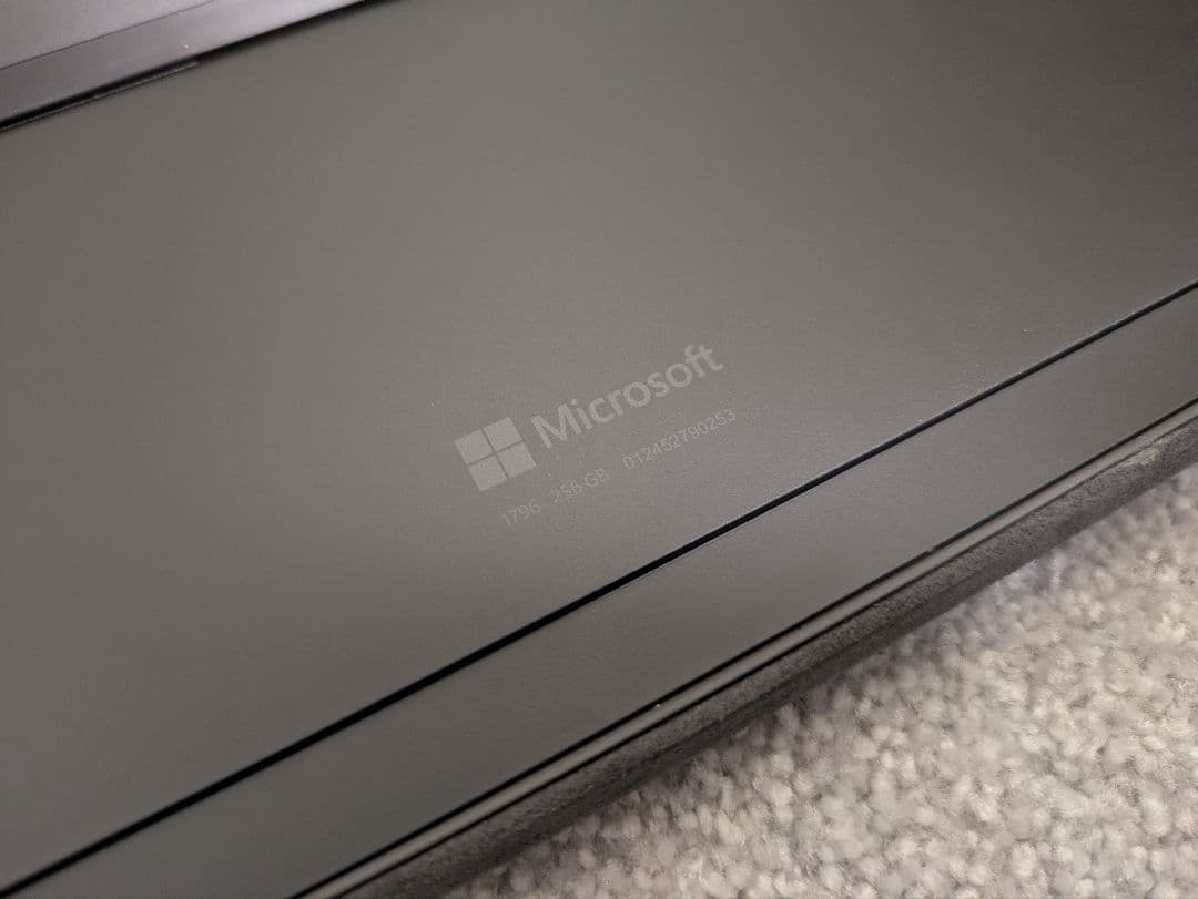 Surface Pro 6/i5/256GB/8GB　キーボードカバー付き