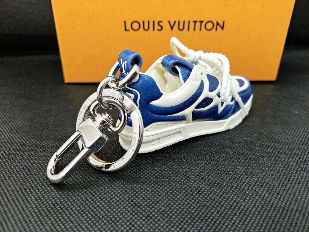 【新品未使用】LOUIS VUITTON スニーカー型キーホルダー ルイヴィトン