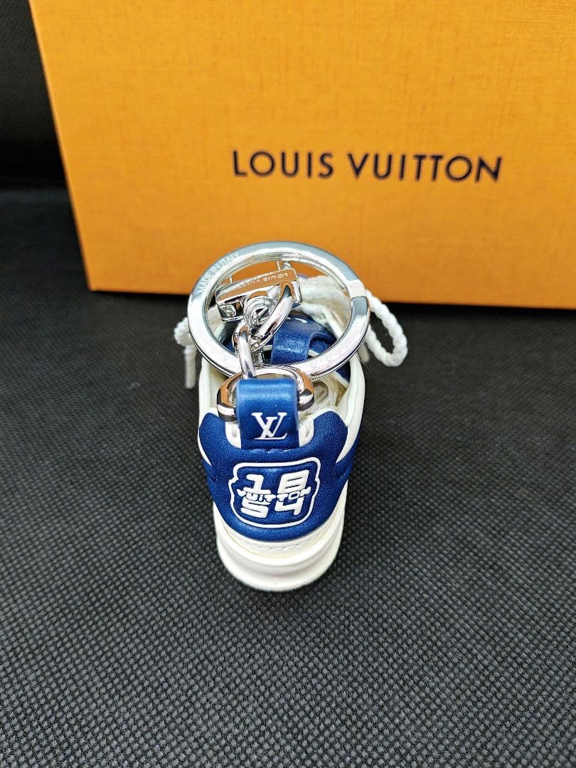 【新品未使用】LOUIS VUITTON スニーカー型キーホルダー ルイヴィトン