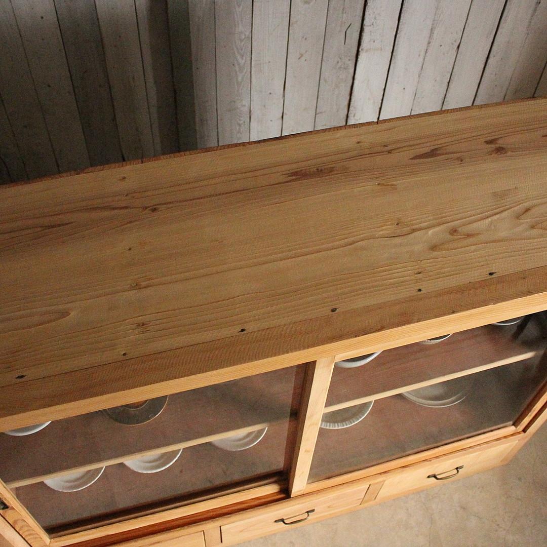 古い木枠のガラス戸棚　引き出し3杯　水屋