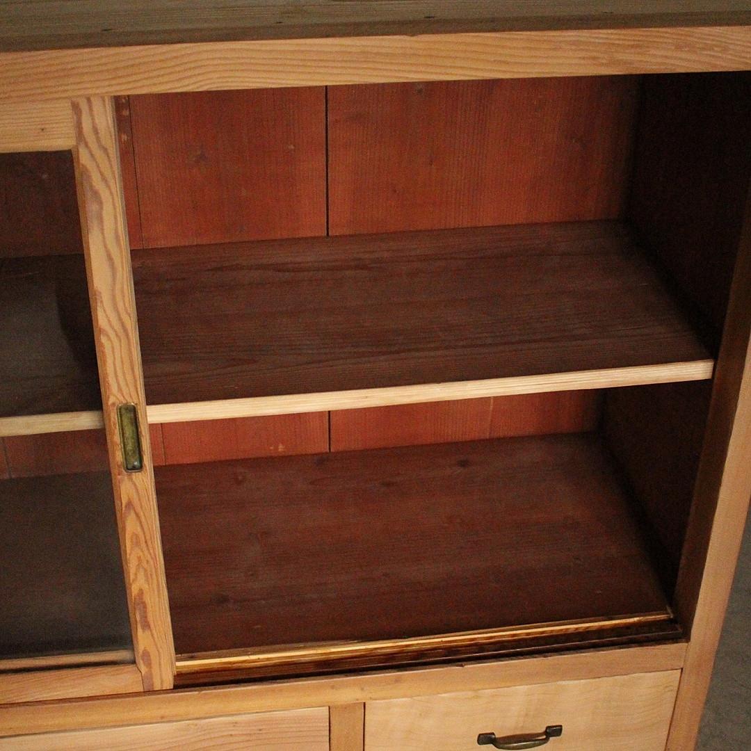 古い木枠のガラス戸棚　引き出し3杯　水屋