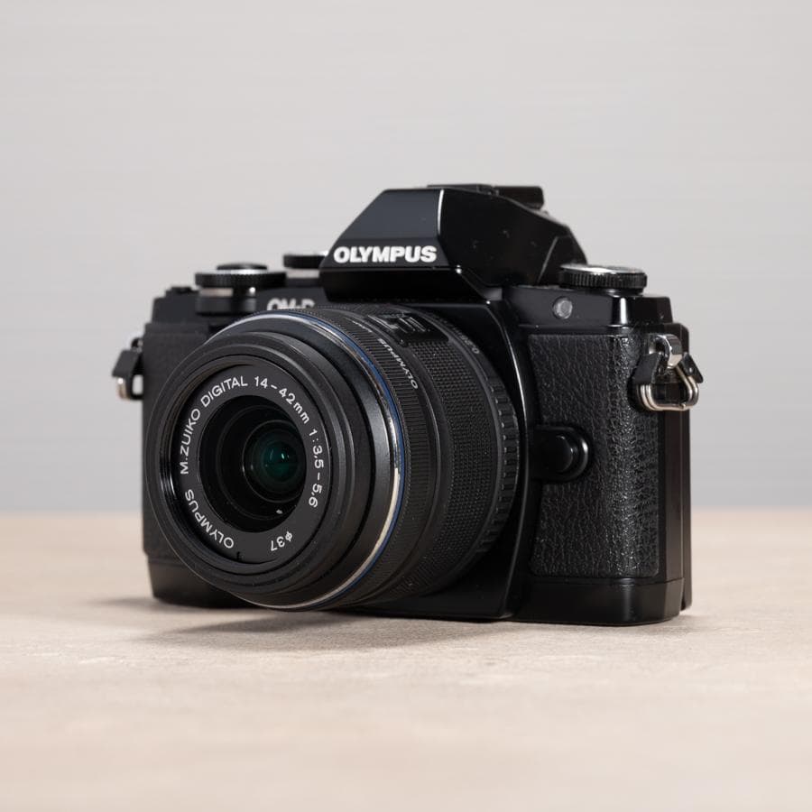 OLYMPUS OM-D E-M10 ダブルレンズキット スマホ転送OK