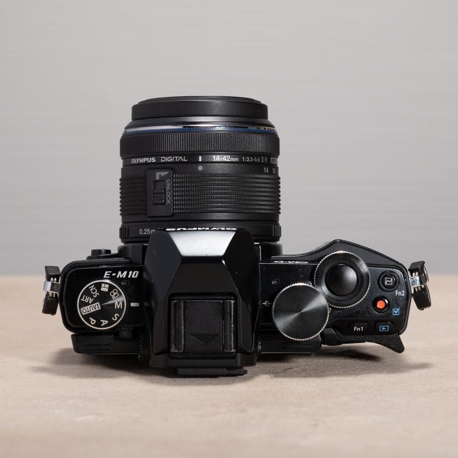 OLYMPUS OM-D E-M10 ダブルレンズキット スマホ転送OK