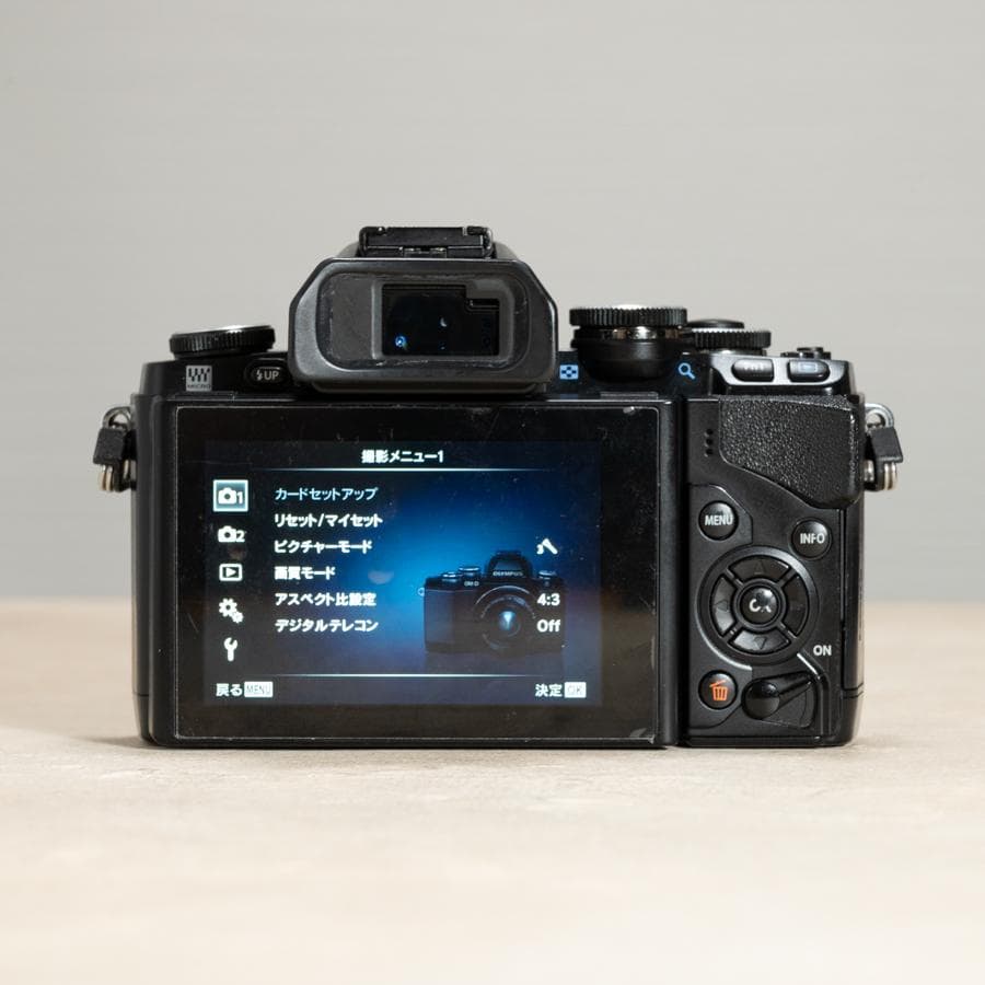 OLYMPUS OM-D E-M10 ダブルレンズキット スマホ転送OK