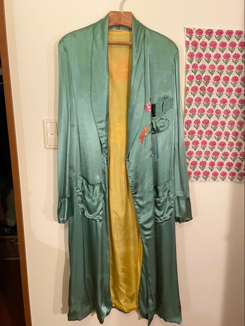 専用　Sunny Vintage ミントグリーンサテン 花柄刺繍 チャイナガウン