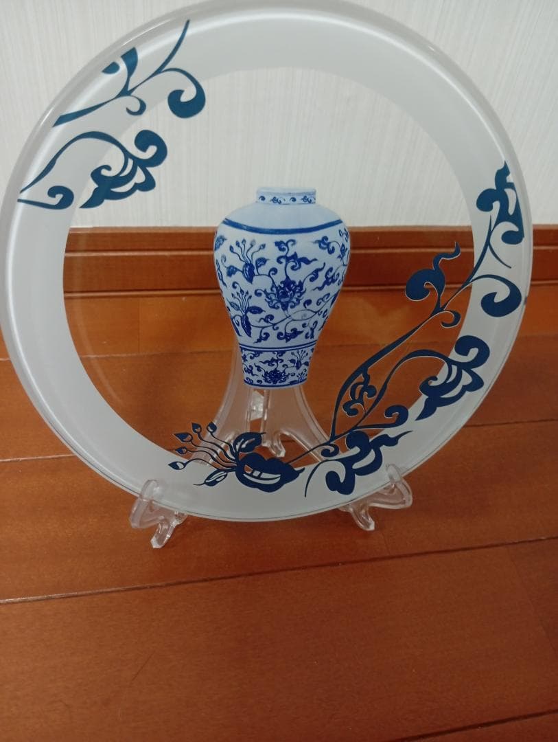 青と白のコントラストが素敵な花瓶デザインのクリアプレート2枚 インテリア 置物