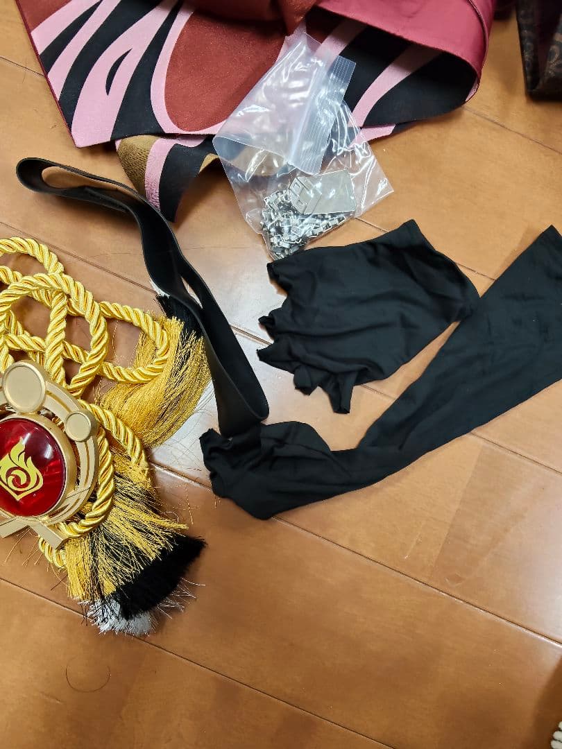 costomo製　原神　トーマ　衣装　ウィッグ、靴付き