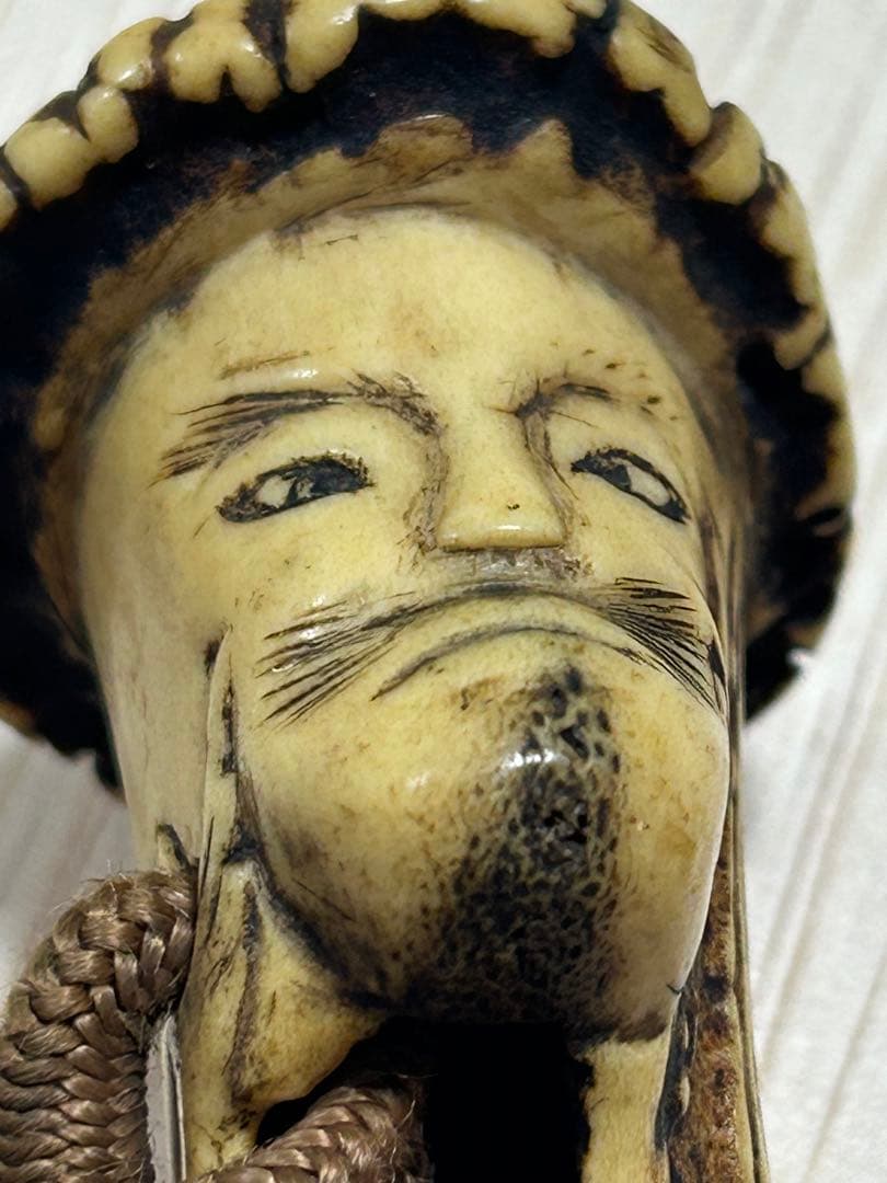 珍品 古い鹿骨の煙管入れと銀製のキセル 印有り