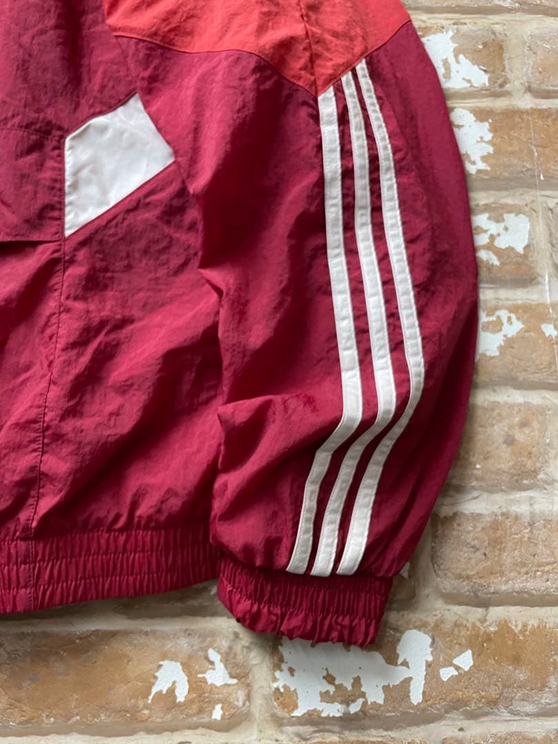 adidas バイエルン　トラックジャケット　ナイロンジャケット　赤　刺繍