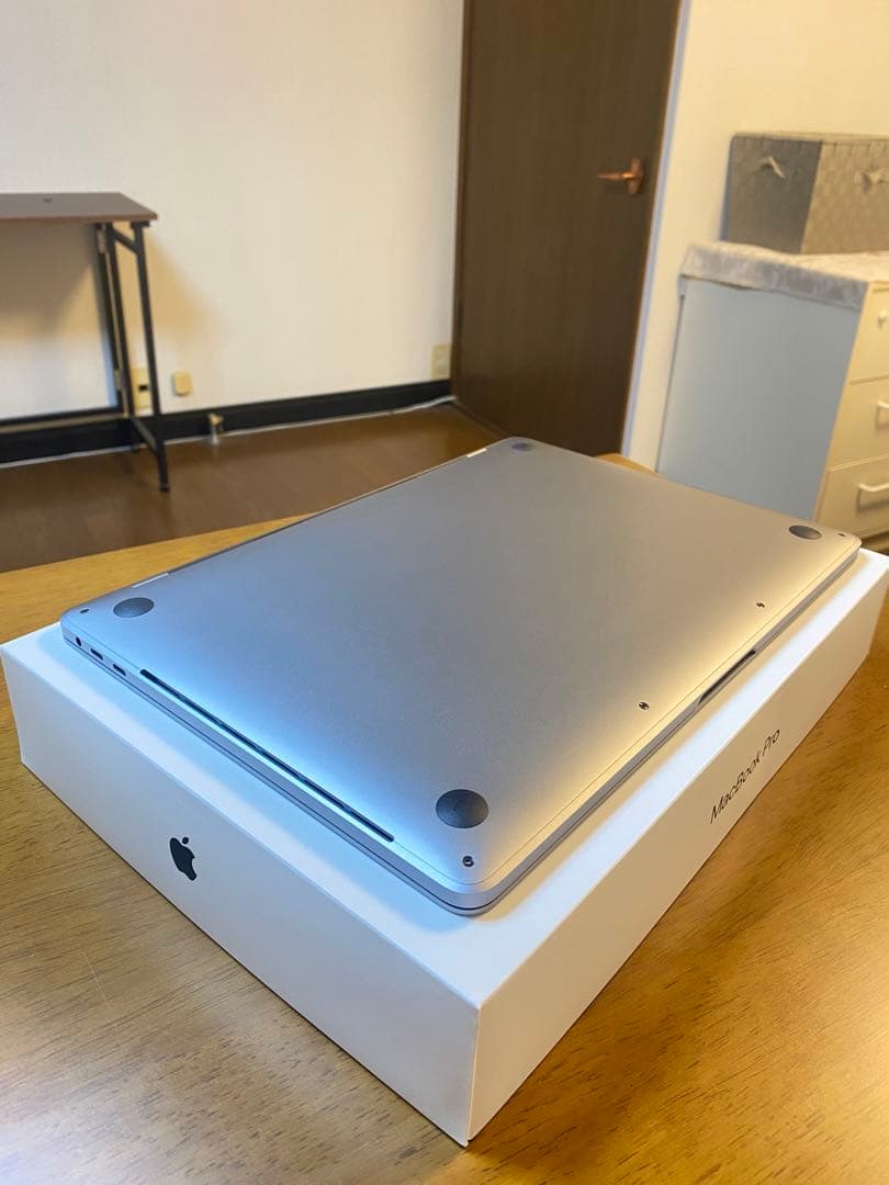 美品 MacBook Pro 13インチ SSD 512/Touch Bar