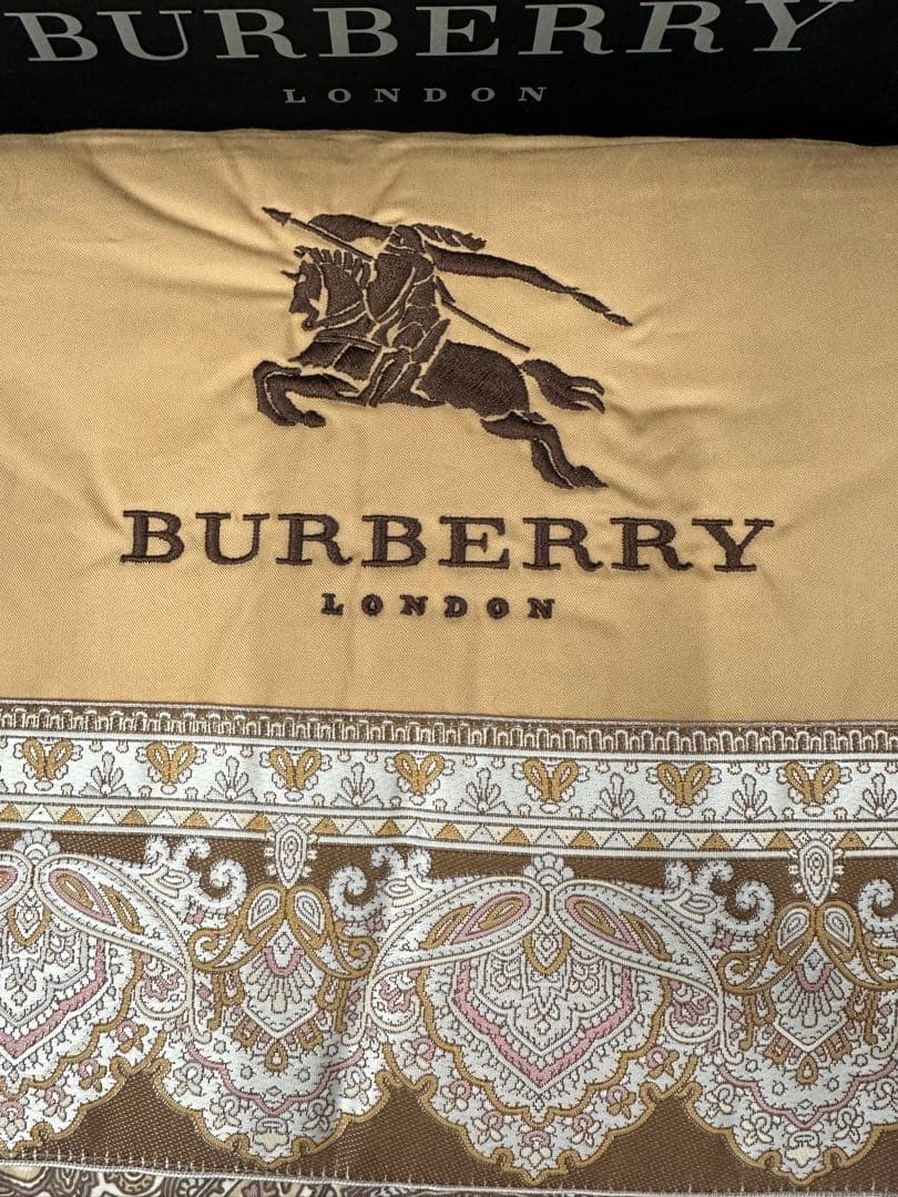 西川布団　BURBERRY 羽毛掛け布団　【新品未使用】