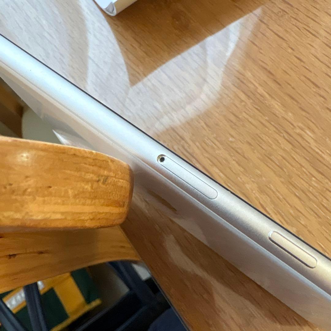 iPhone SE 第三世代　64GB ホワイト